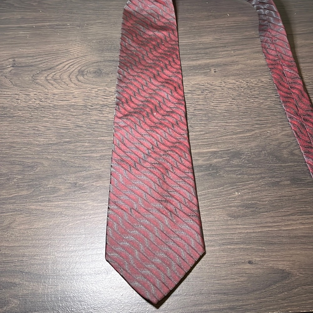 Kenneth Cole red tie